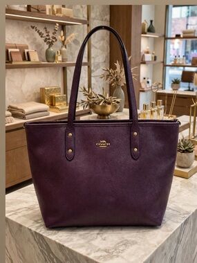NWOT Coach Women's Tote Bag in Deep Plum Crossgrain Leather